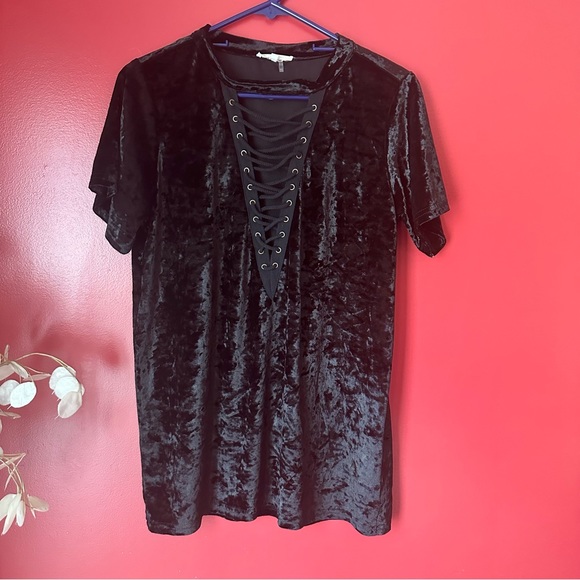 entro Tops - Sexy black velvet blouse